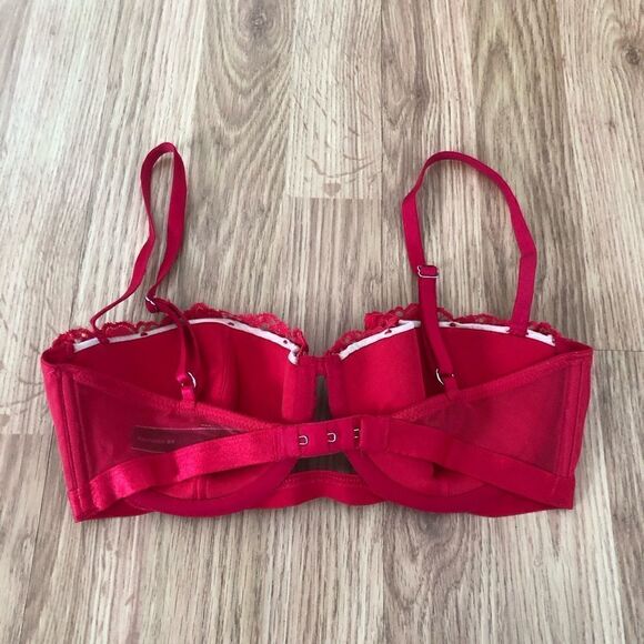 VICTORIA’S SECRET Very Sexy Red Crochet Lined Balconet Bra SIZE 32D - Picture 6 of 11
